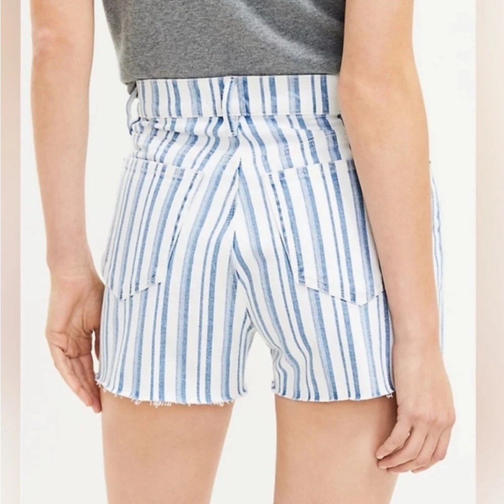 LOFT Women's Sz 6 / 28 Blue & White Striped Denim Cut Off Shorts NWT - Picture 2 of 9